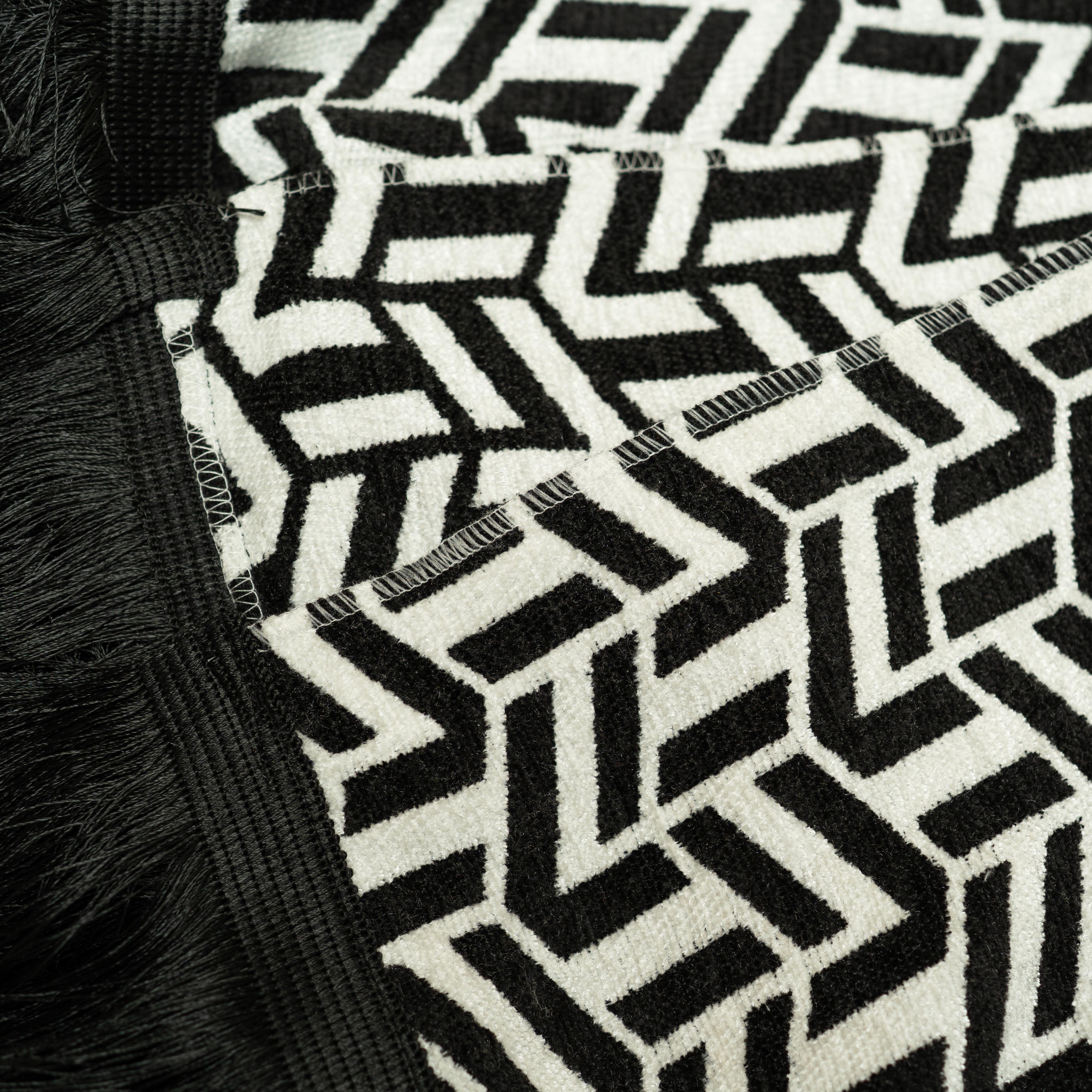 Modern - Sided Runner