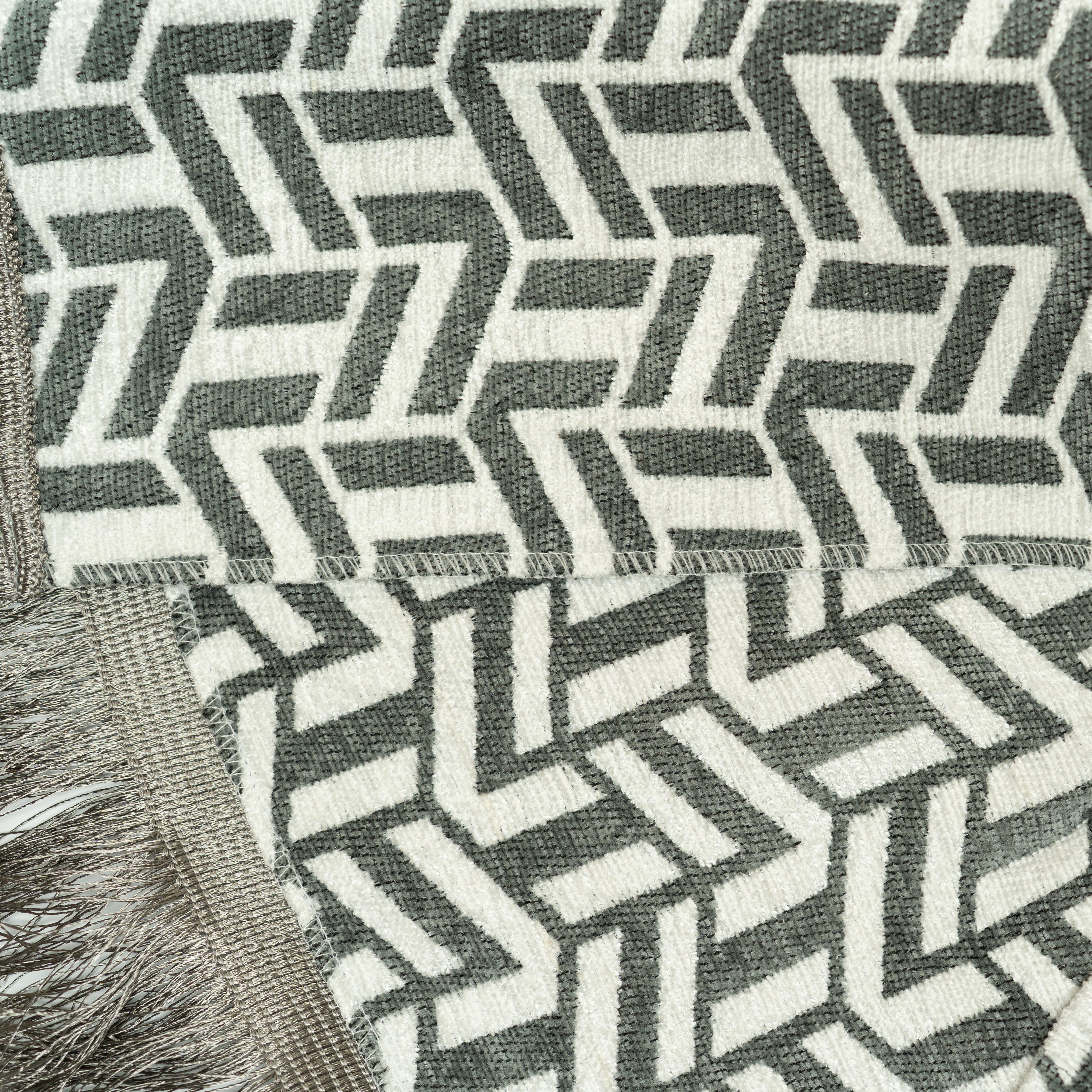 Modern - Sided Runner