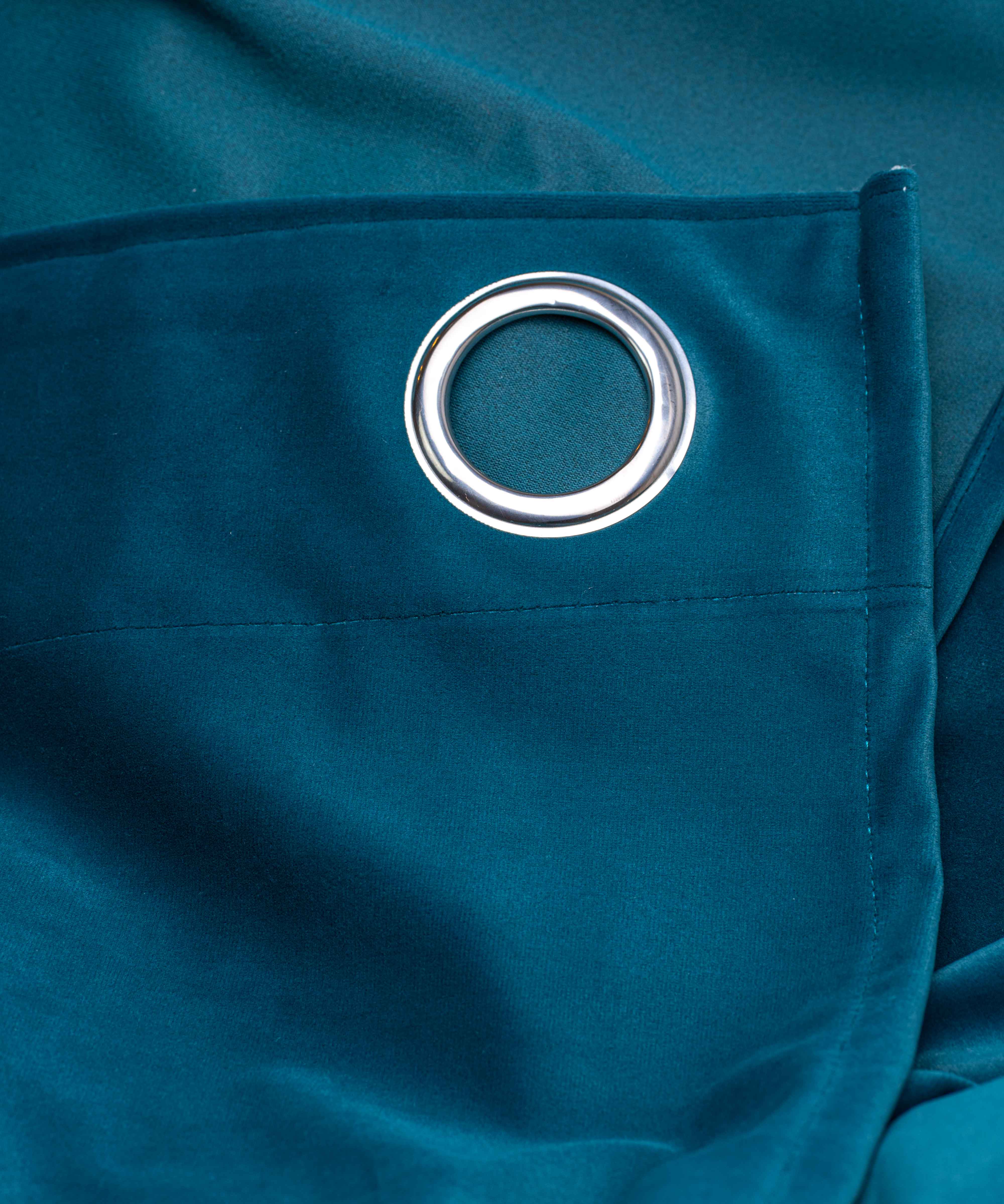 Heavy Velvet Curtains - Light Blocking - Model Tesla